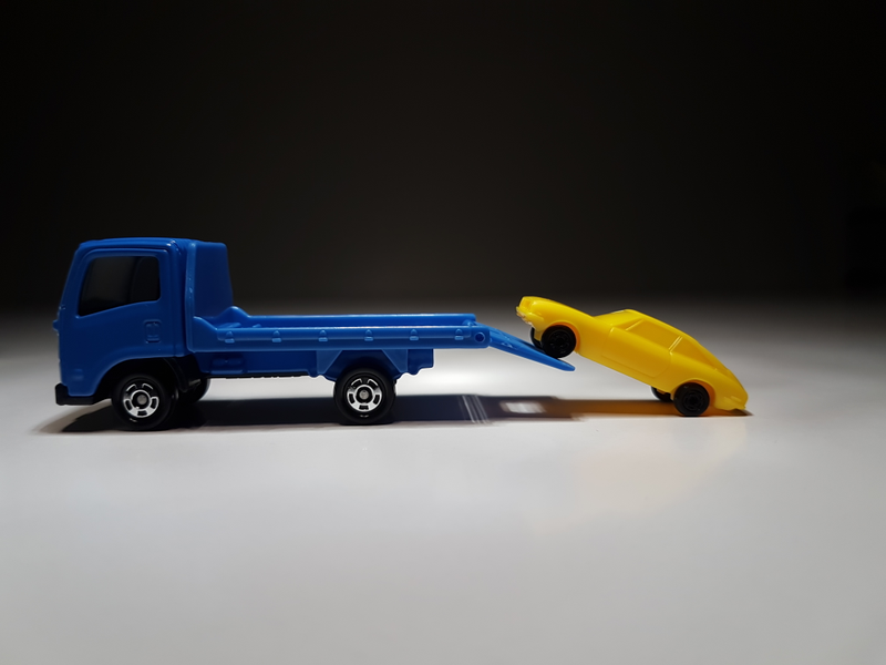 Illustration for article titled Makeitfit Monday: Isuzu Elf Vehicle Transporter by Tomica